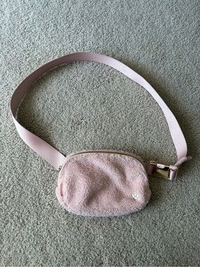 Lululemon everywhere fleece Sherpa Pink Fleece Fanny pack Belt Bag one size